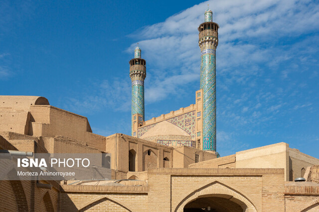نقوش رقصان و پیچان بی‌همتای مسجدی در دل نقش‌جهان