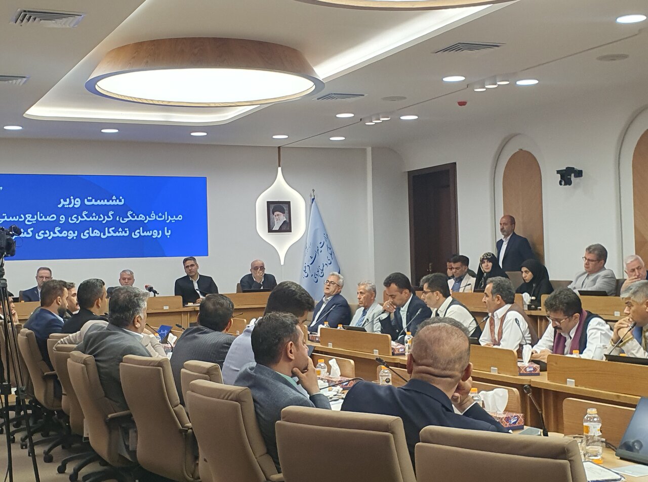 ثبت‌جهانی غارهای خرم‌آباد و درخواست مدیران بوم‌گردی از وزیر
