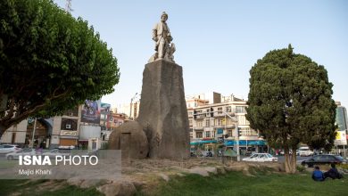 مجسمه فردوسی در جنگ ۱۲ روزه رها شده بود