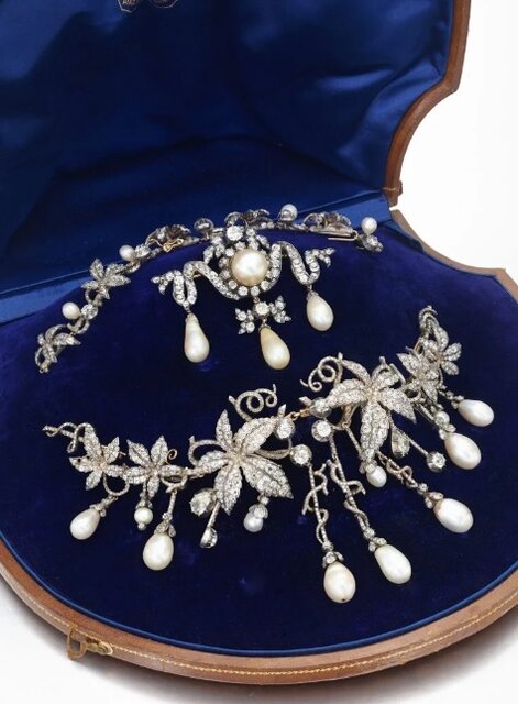 جواهر «ناپلئون» حراج می‌شود