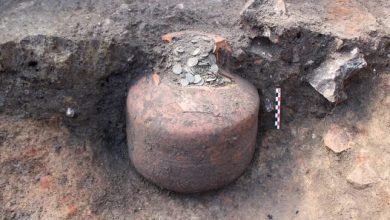 کشف قلکهای ۱۸۰۰ساله مملو از سکه کشف قلکهای ۱۸۰۰ساله مملو از سکه