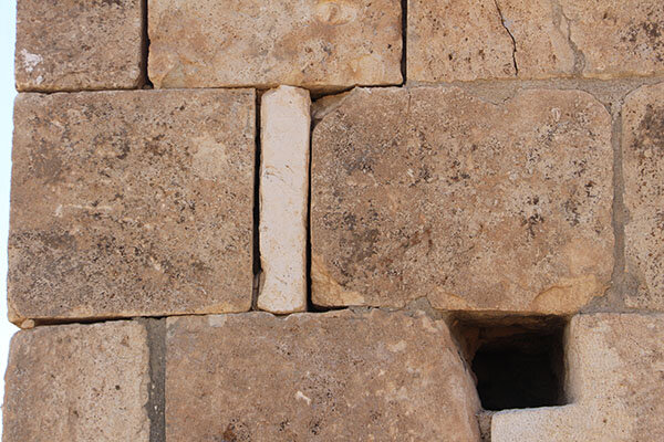 خرابکاری در آرامگاهِ فیلسوف ساسانی! + عکس