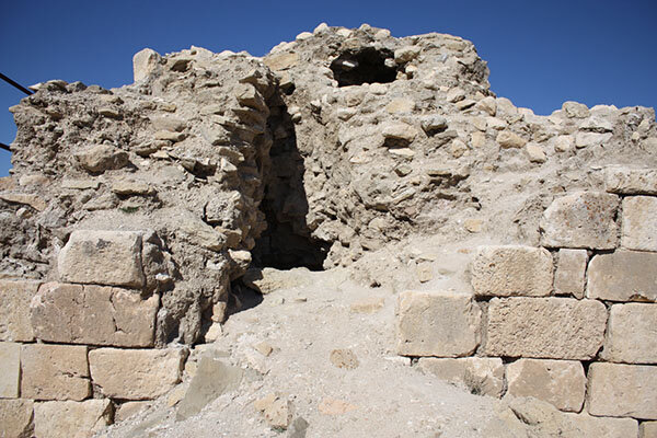 خرابکاری در آرامگاهِ فیلسوف ساسانی! + عکس