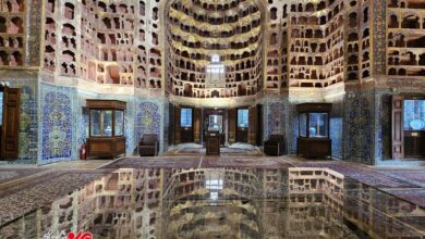 گشتی در بقعه شیخ صفی‌الدین اردبیلی؛ روایت خرقه و کاغذ دیواری طلایی