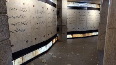 آرامگاه باباطاهر در اثر حملات دشمن به همدان آسیب دید