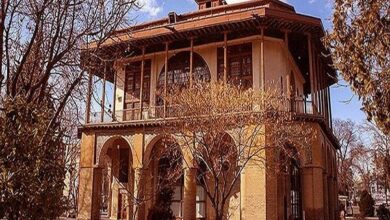 سند تک‌برگ کاخ چهلستون مجموعه دولتخانه صفوی به استان قزوین اهدا شد